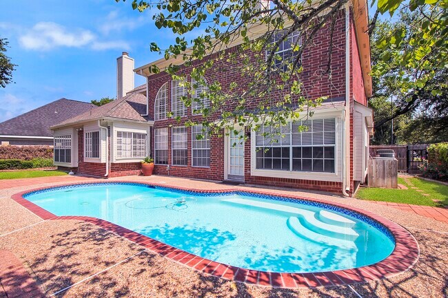 Foto del edificio - 14127 Swallowfield Dr