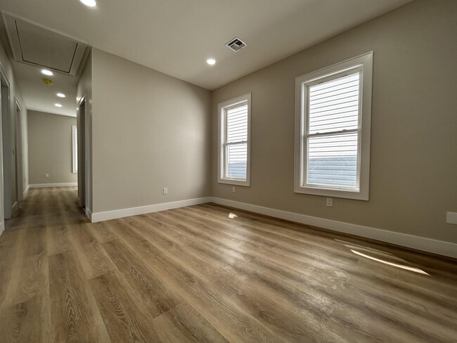 Building Photo - 115 Carteret Ave