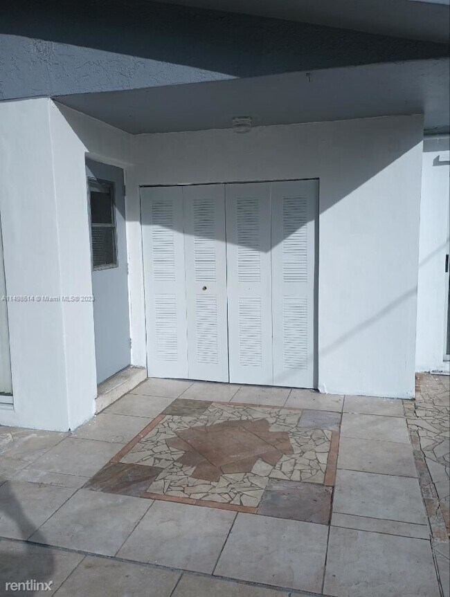 Foto del edificio - 3 br, 2 bath House - 4630 SW 97th Ave # 0