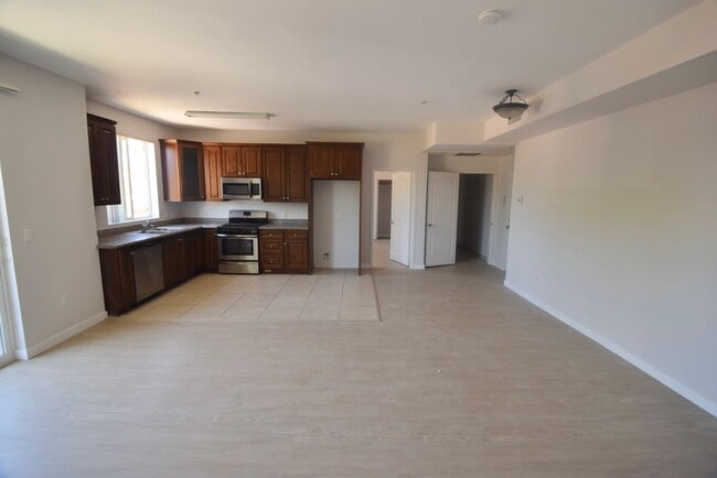 Building Photo - 7122 Amigo Ave