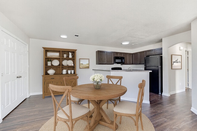 Building Photo - Woodhaven Villas