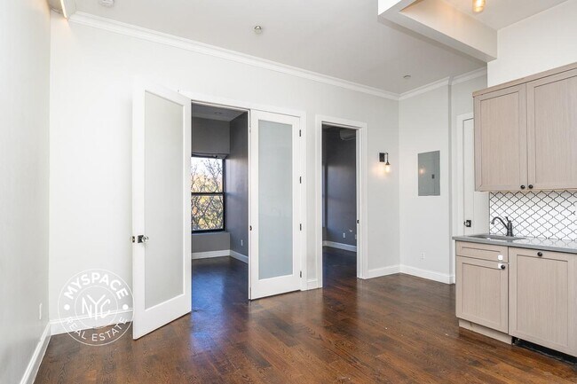 Building Photo - 60-80-80 Myrtle Ave