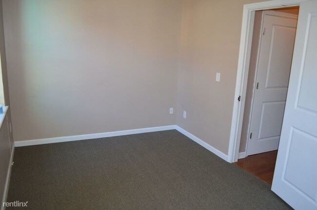 Foto del edificio - 4 br, 2 bath Triplex - 2350 N PARK AVE Unit 1