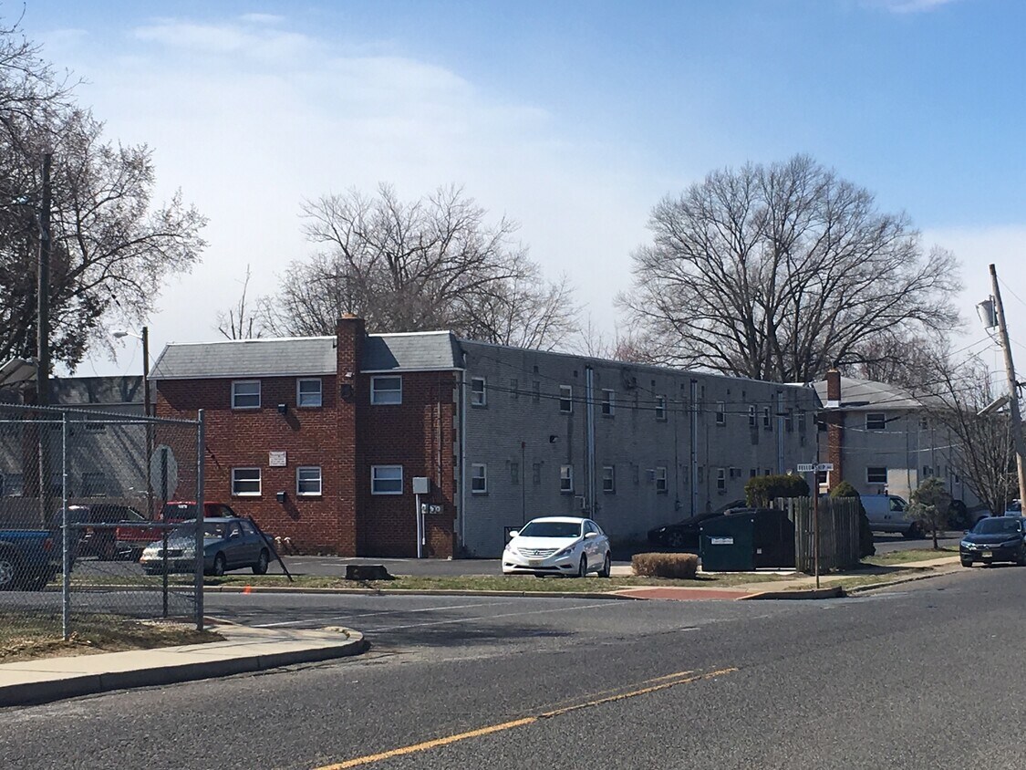 Foto del edificio - 50 N Fellowship Rd