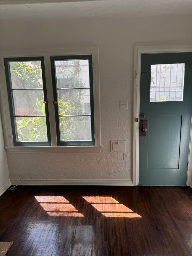 Foto del edificio - 1616 Silver Lake Blvd