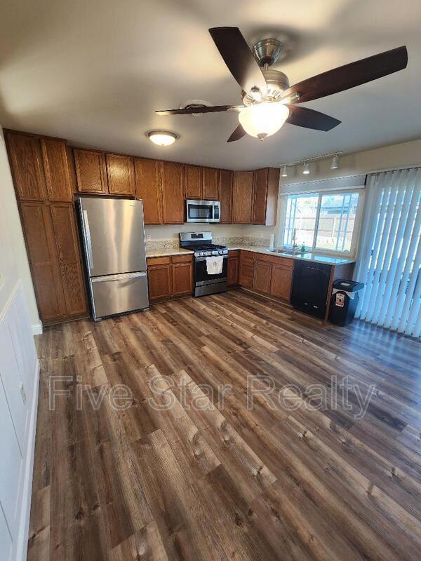 Building Photo - 2417 Foust St