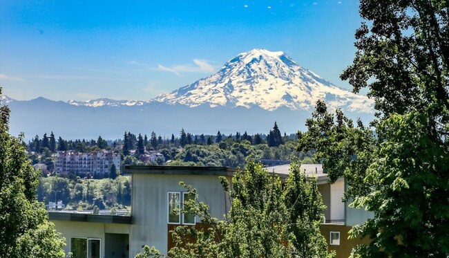 Building Photo - 2347 Yakima Ct