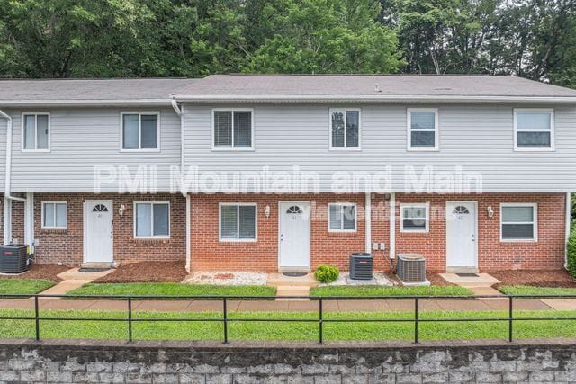 Building Photo - 41 Beri Dr