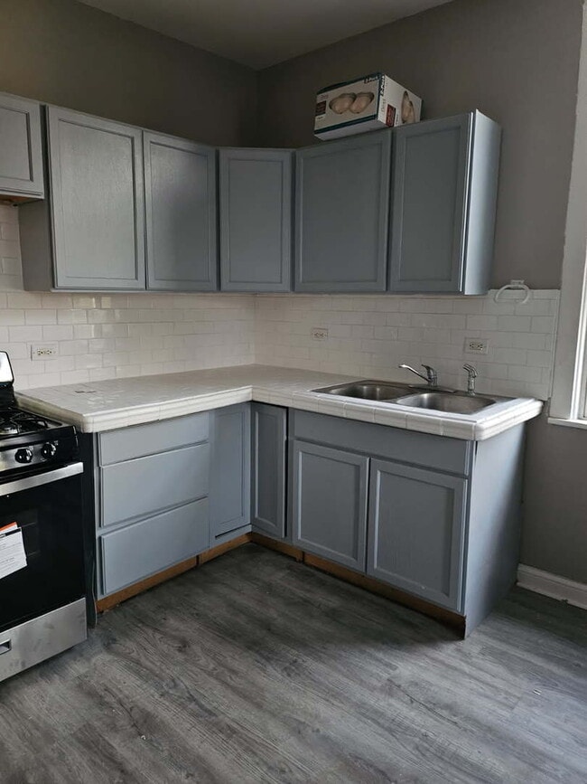 Building Photo - 4209 W Kamerling Ave