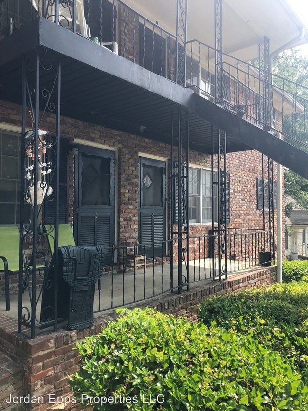 Building Photo - 2858 Rosehill St