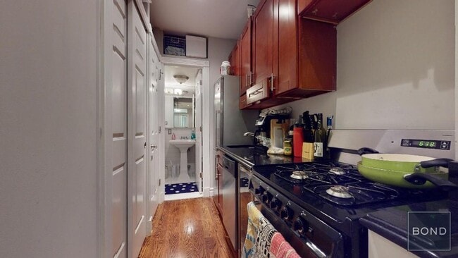 Building Photo - 493 Second Avenue