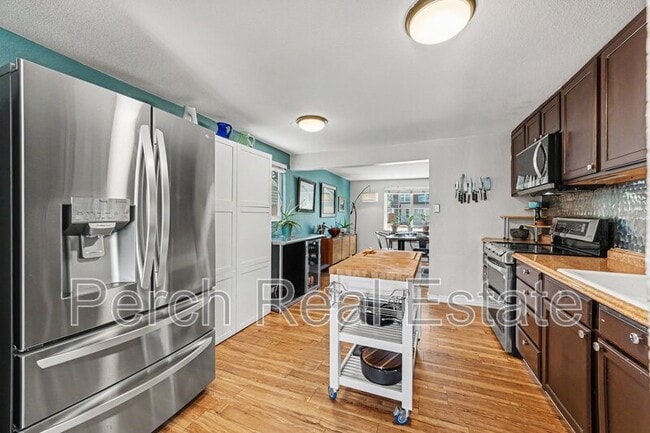 Photo - 1595 W Maple Ave House