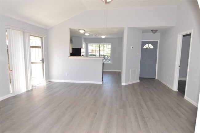 Building Photo - 5214 Beaverhill Dr