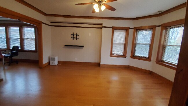 Foto del edificio - 5328 W Parker Ave