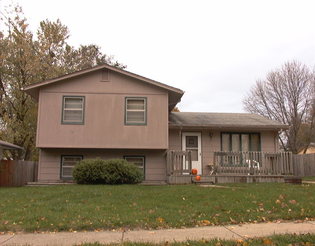 3616 E 39th Ct, Des Moines, IA 50317 House Rental in Des Moines, IA