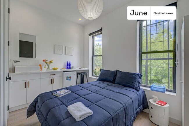 Photo - Enchanting ROOM at The Maison on Halsey Apartment