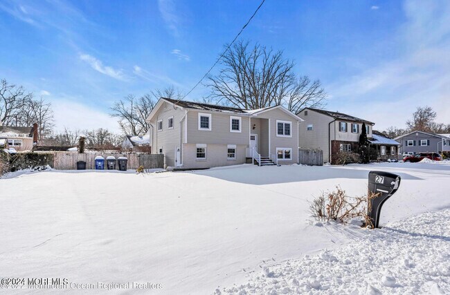 Foto del edificio - 27 Oak Leaf Ln