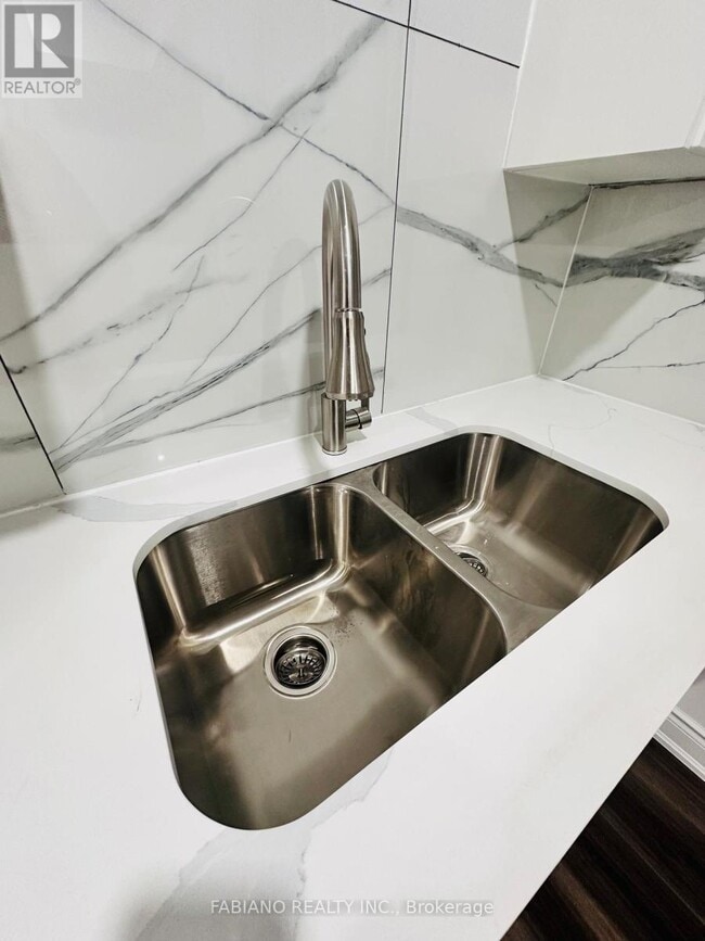 Photo du bâtiment - 180 Esther Cres