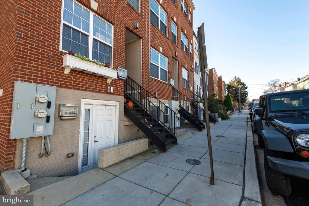 Foto principal - 514 Hobart Pl NW