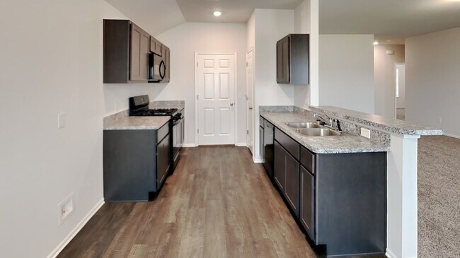 Building Photo - Very Nice and Spacious 3 Bedroom 2 Bath Home in Mustang Schools