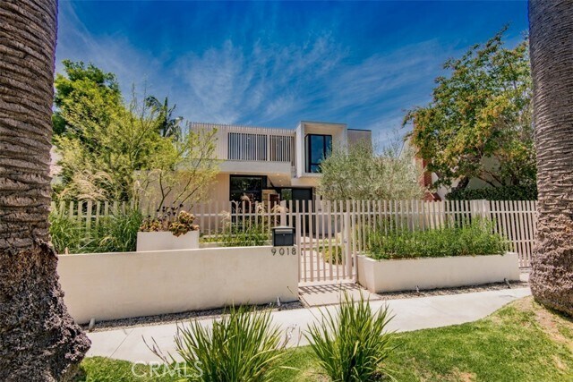 Building Photo - 9018 Dorrington Ave