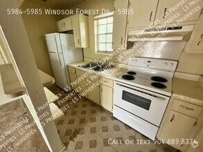 Building Photo - 5984-5985 Windsor Forest Dr