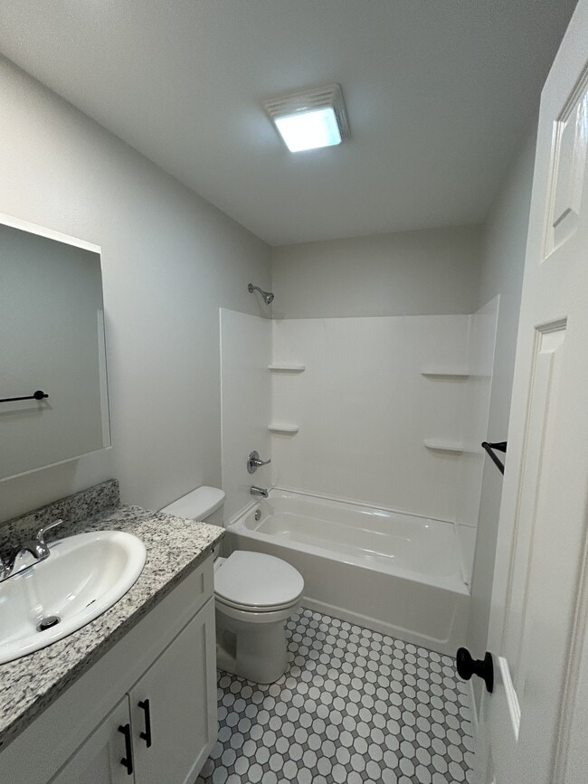 Building Photo - 2515 Kavanaugh Rd