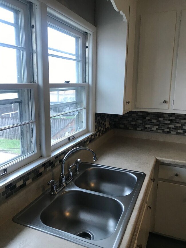 Foto del edificio - Beautiful 3 bedroom 2 bath + Den/office to...