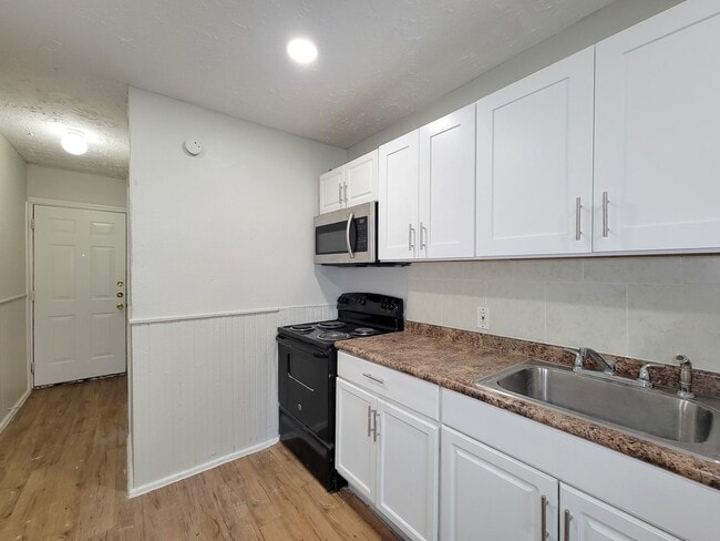 Foto del edificio - 711 Ave A Ave