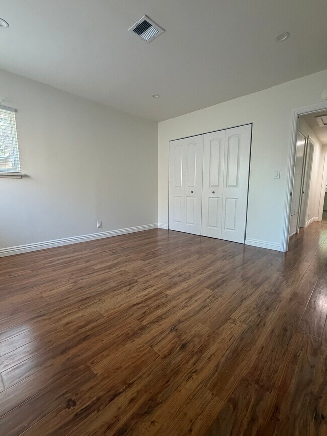 Dormitorio 2 - 3052 Honolulu Ave