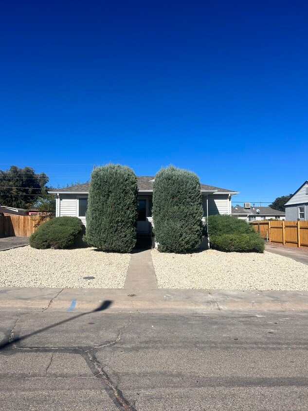 Primary Photo - 2701 Columbine Ave