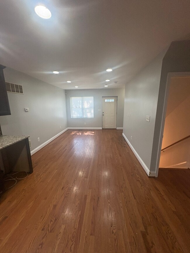 Building Photo - 2812 Oswego Ave