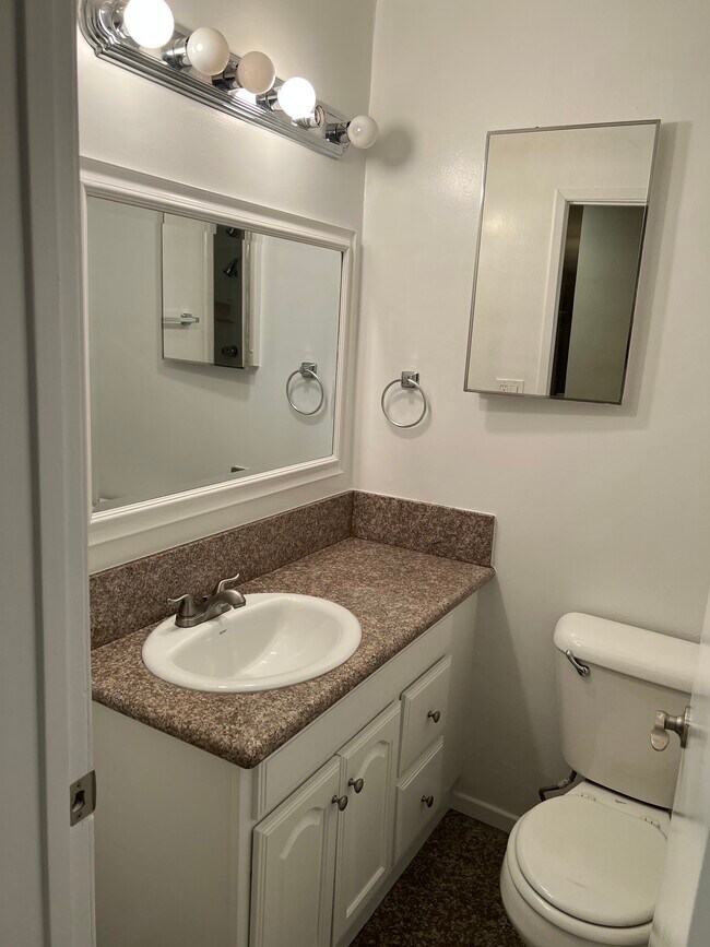 Building Photo - 1850 S Bundy Dr