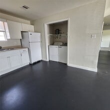 Building Photo - 4710 Pelican