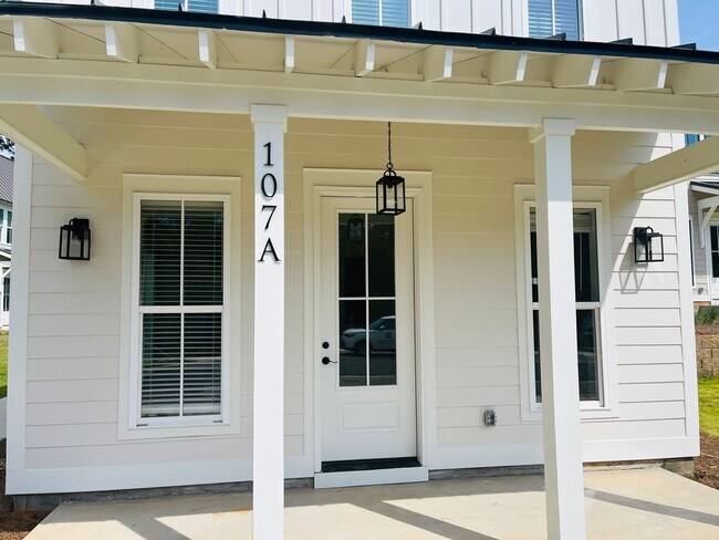 Building Photo - 107 Gardenia Lane