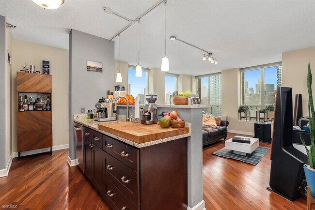 Building Photo - 1 br, 2 bath Condo - 610 S West End St