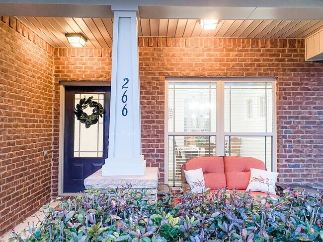 Foto del edificio - 266 New Bristol Ln