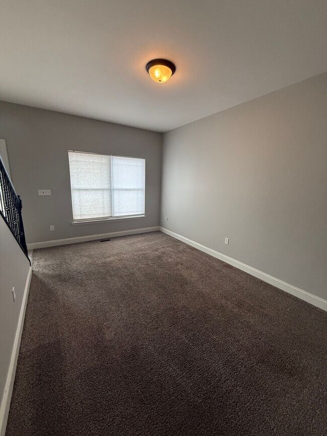 Foto del edificio - 2100 Providence Park Ln