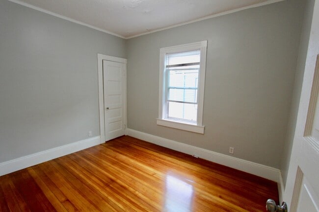 Building Photo - 137 Pleasant St