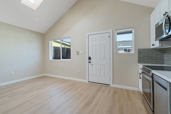 Building Photo - 3241 Park Ln