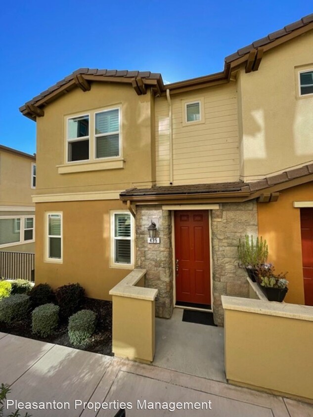 Primary Photo - 4 br, 3.5 bath House - 435 Ryan Ter.