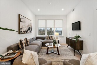 Building Photo - 30 W Allens Ln
