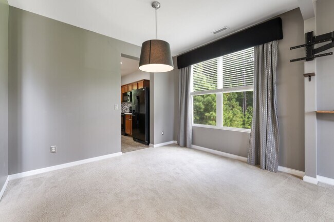 Building Photo - Welcoming 3BR Home Near Downtown