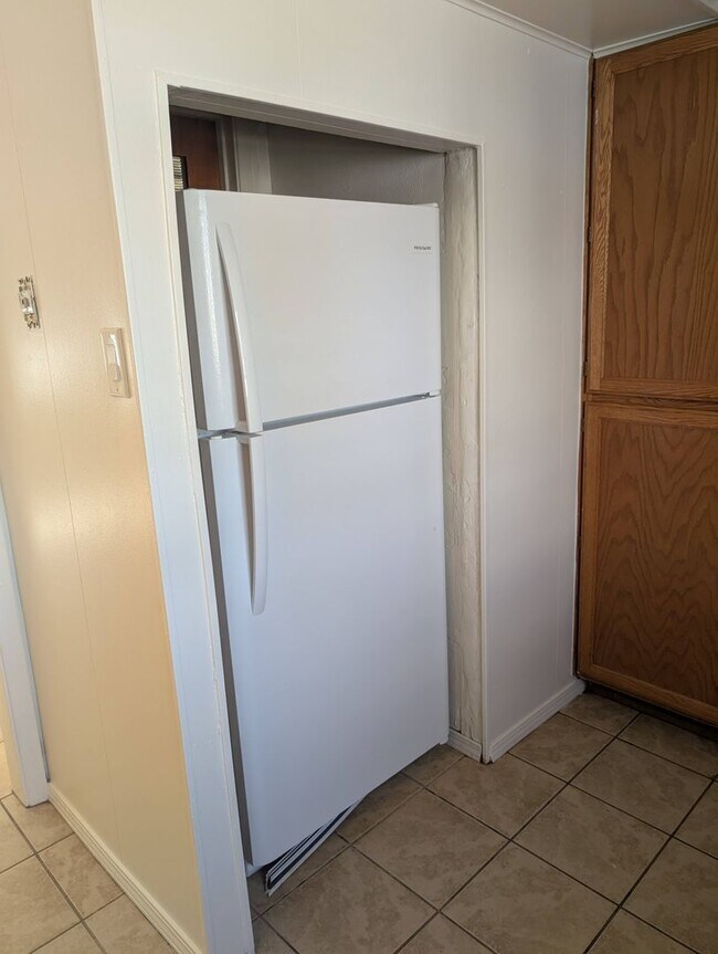 Foto del edificio - 3 bedroom home on a corner lot
