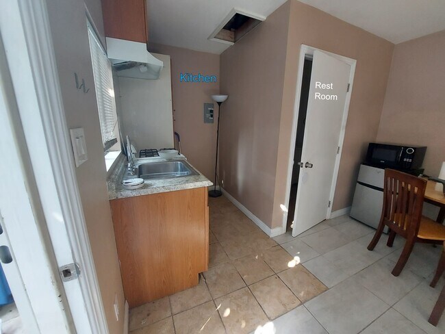 Refrigerator & Microwave - 1501 E 41st St