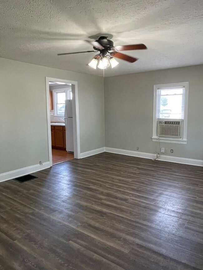 Foto del edificio - SINGLE FAMILY HOME Available August 1st!