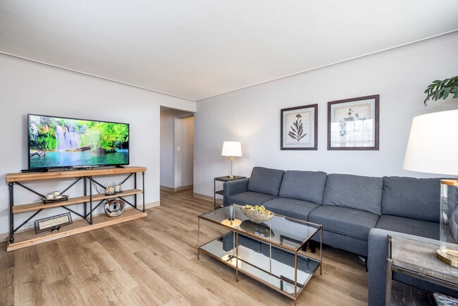 Building Photo - Rugby Square Apartments