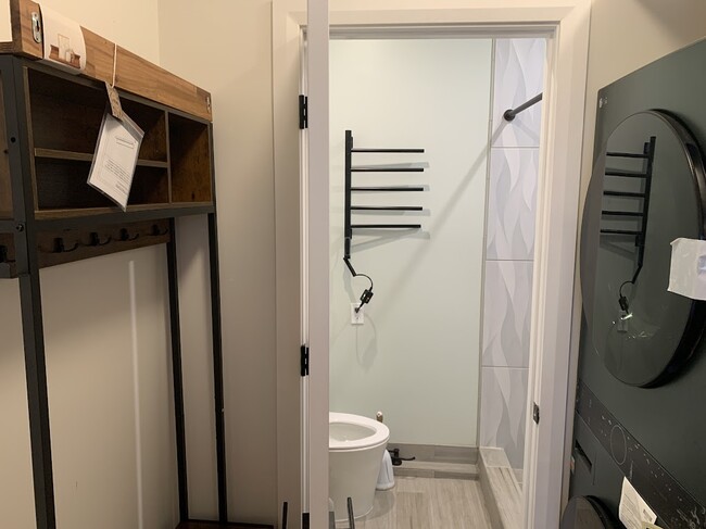 Building Photo - 220 Hiawatha Ave