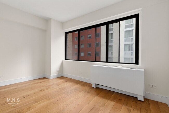 Foto del edificio - 230 East 44th Street