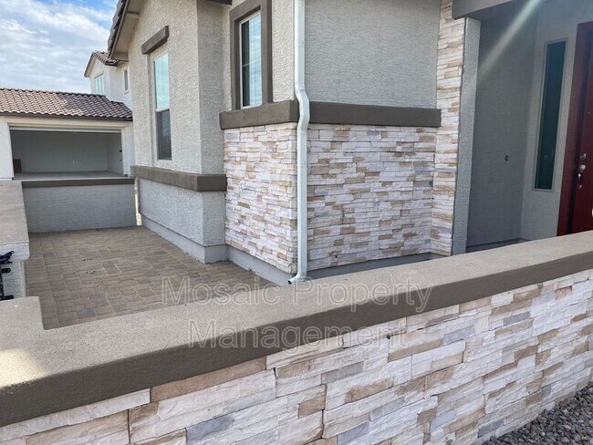 Building Photo - 40681 W Hall Dr